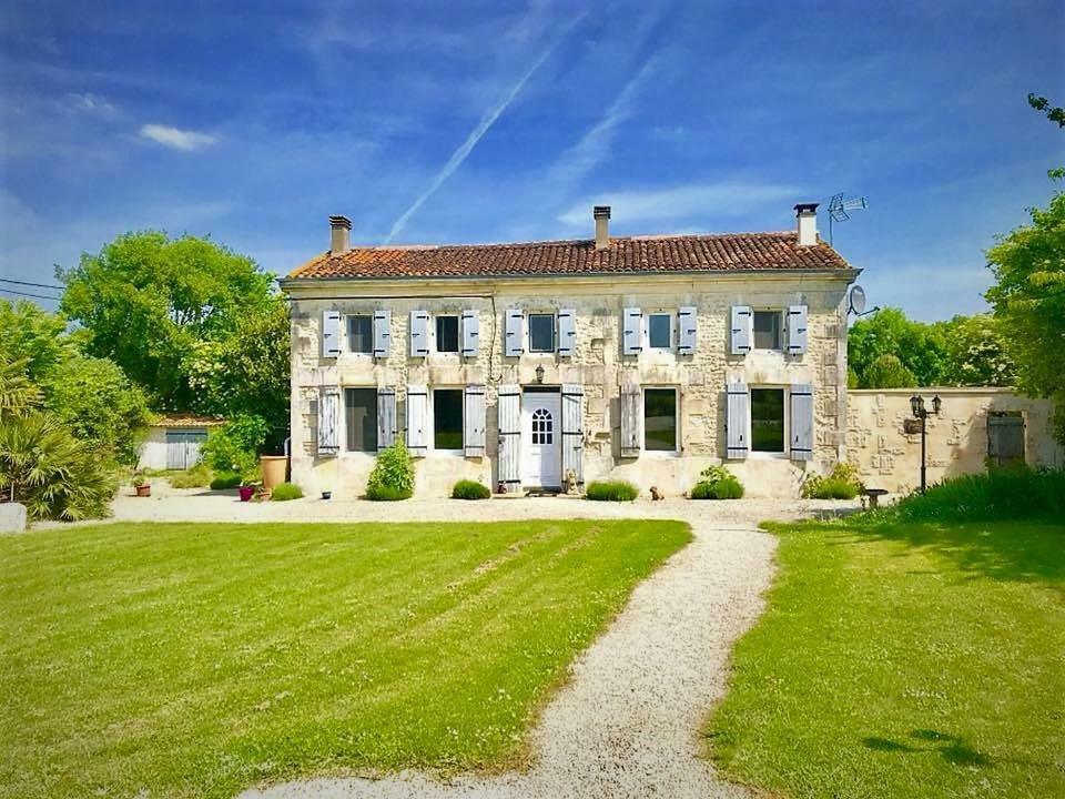 Bed and Breakfast Maison Lavande Saint-Jean-dʼAngély Exteriér fotografie